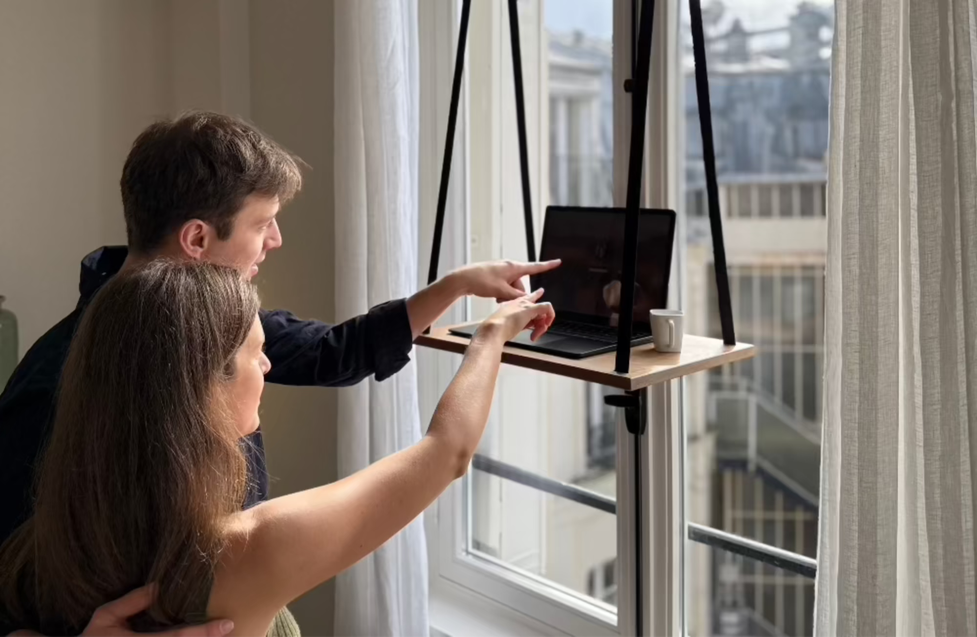 HangDesk_Table_suspendue_Couple